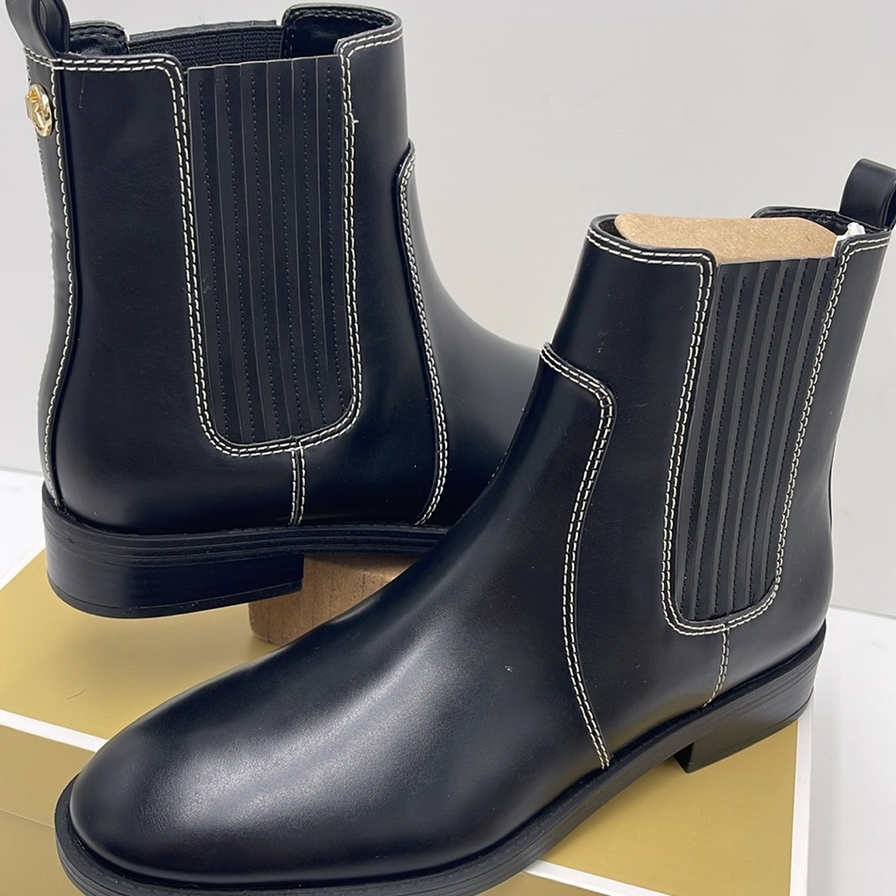 Michael Kors ELLA FLAT BOOTIE
FAUX LEATHER
49F4ELFE5L
BLACK - Picture 10 of 16